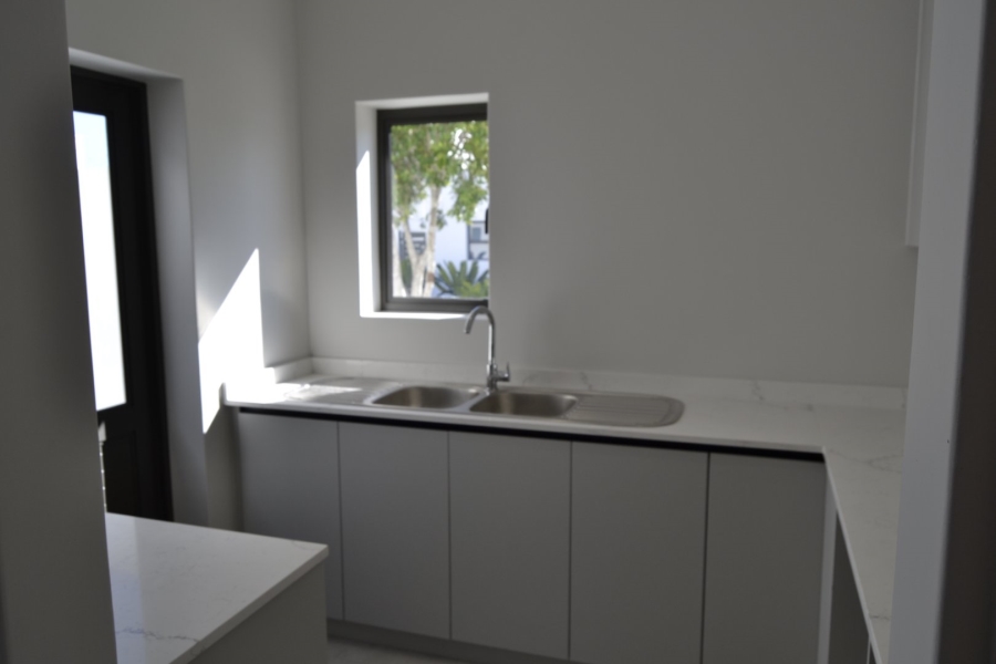 To Let 4 Bedroom Property for Rent in Croydon Gardens Estate Western Cape